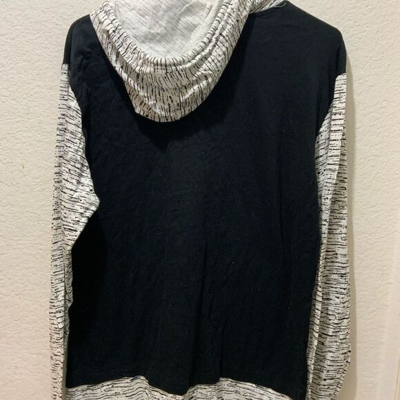 New Hoodie by The Rolling Paper Co. black and white - Picture 6 of 8